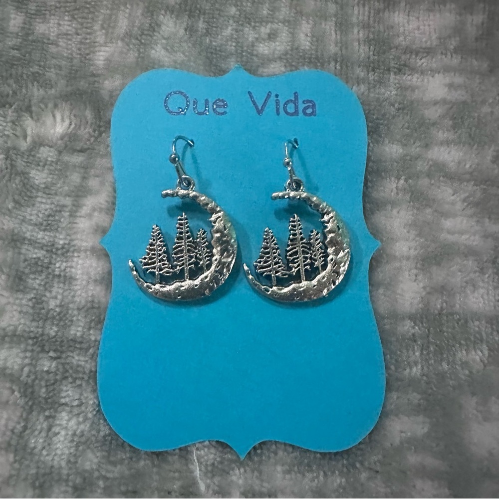 Silver‎ Earrings Evergreen Trees on a Crescent Moon NEW